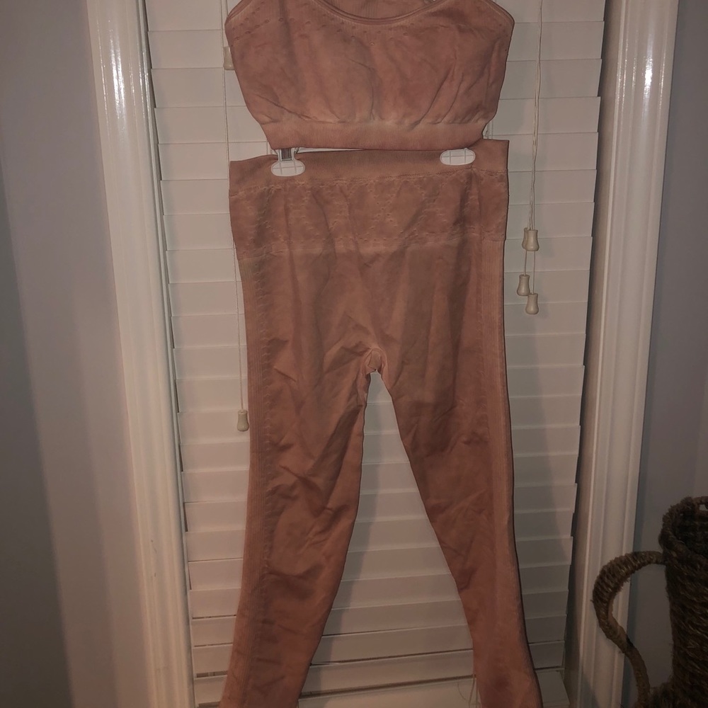 Fabletics workout set! - Picture 5 of 6